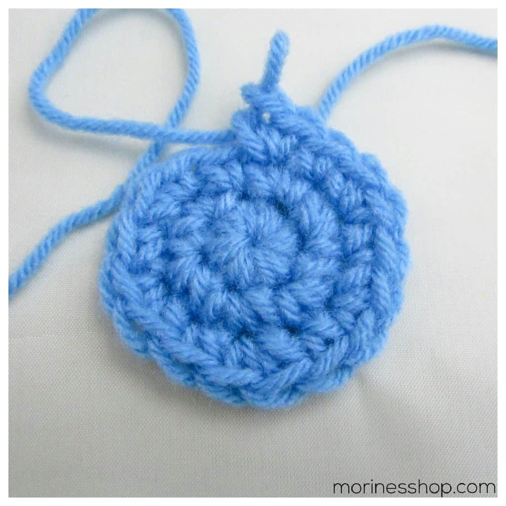 front view of crochet circle with no hole in the middle