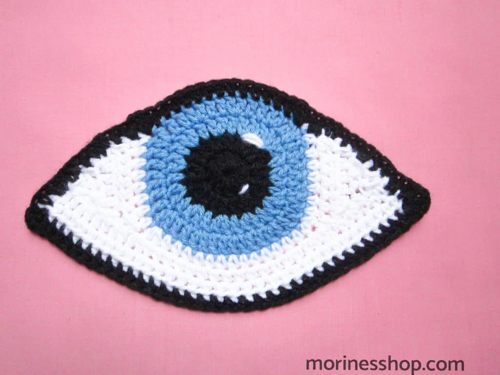 crochet eye applique pattern with detail