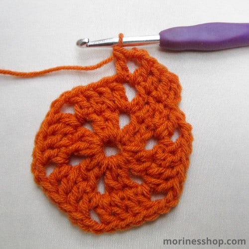 Crochet hexagon- round 3 corner