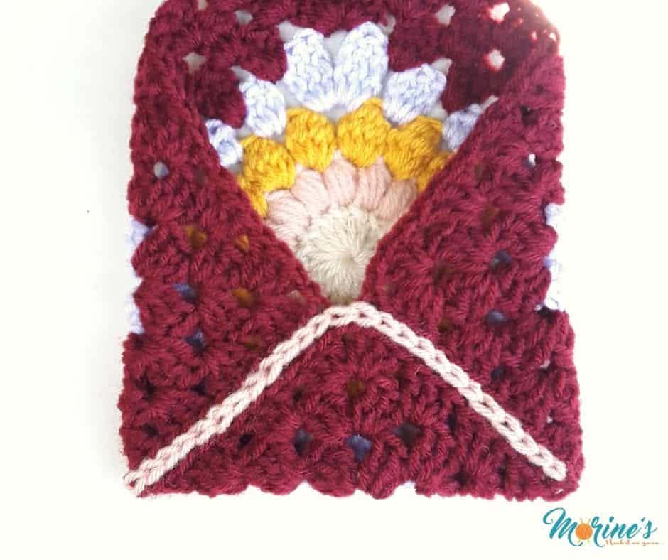 Crochet a darling granny square pouch using this free pattern that also has a tutorial on how to turn any size granny square into a pouch.