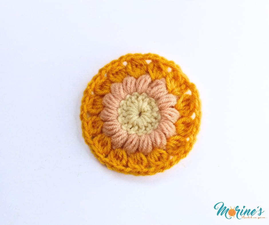Make a patch pocket with this simple Sunflower Crochet Pocket pattern to spruce up your garments, as an accessory or even to hide stains!
